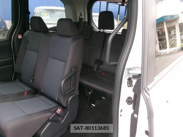 Toyota NOAH 2023-05 8660690-26