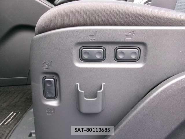 Toyota NOAH 2023-05 8660690-6