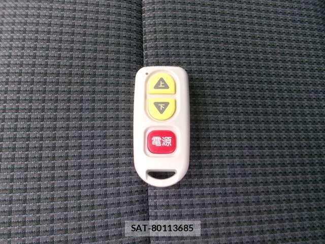 Toyota NOAH 2023-05 8660690-7