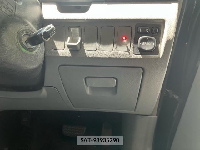 Toyota NOAH 2005-10 8660710-13