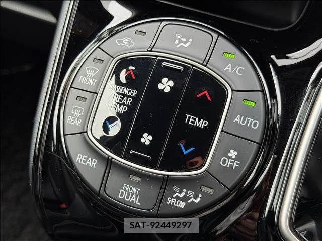 Toyota NOAH 2019-09 8660696-13