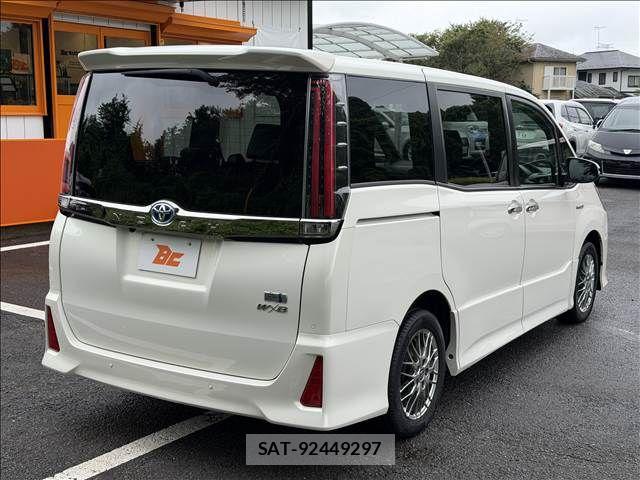 Toyota NOAH 2019-09 8660696-23