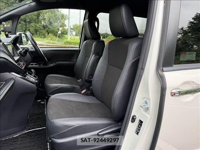Toyota NOAH 2019-09 8660696-24