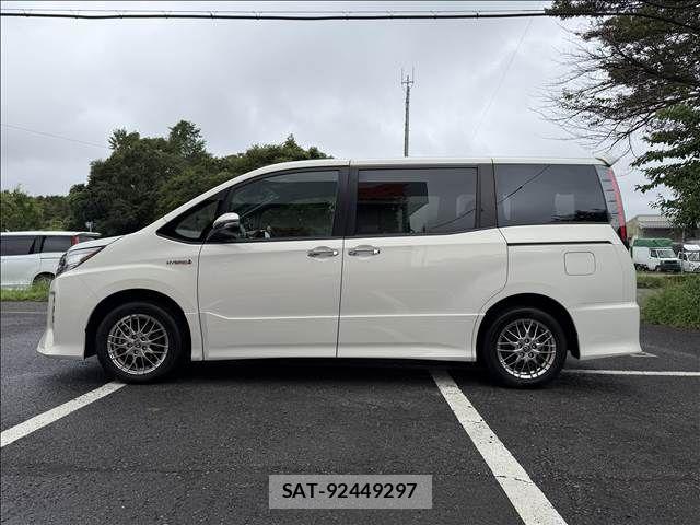 Toyota NOAH 2019-09 8660696-5