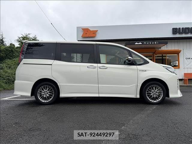 Toyota NOAH 2019-09 8660696-6