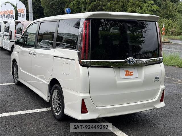 Toyota NOAH 2019-09 8660696-7