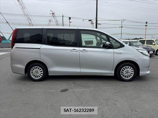 Toyota NOAH 2016-09 8666645-11