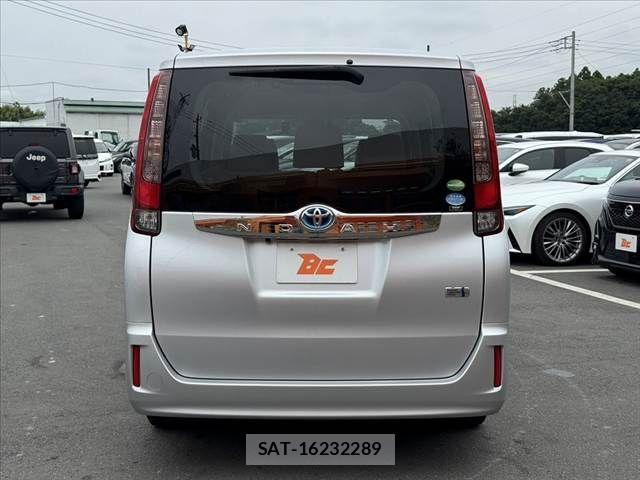 Toyota NOAH 2016-09 8666645-13