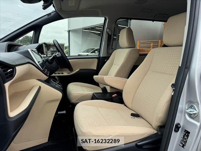 Toyota NOAH 2016-09 8666645-16
