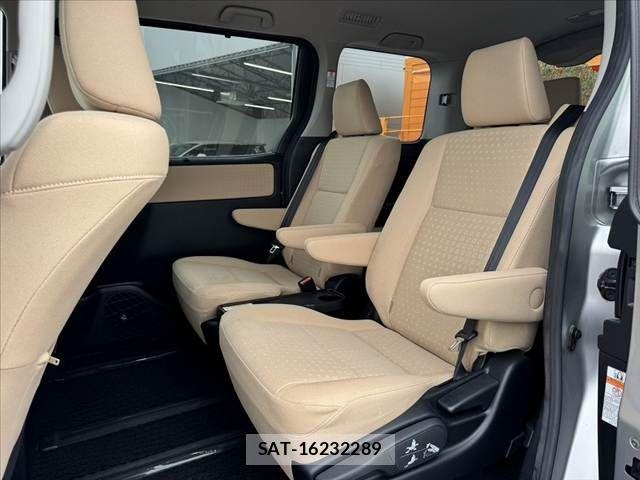 Toyota NOAH 2016-09 8666645-17