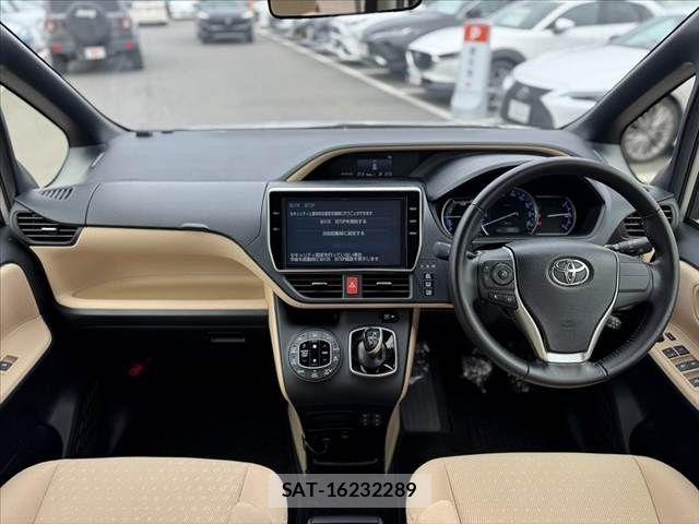 Toyota NOAH 2016-09 8666645-1