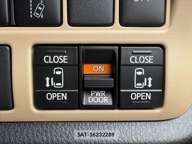 Toyota NOAH 2016-09 8666645-4
