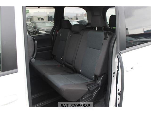 Toyota NOAH 2025-02 8660694-17
