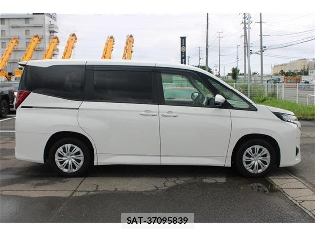 Toyota NOAH 2025-02 8660694-23