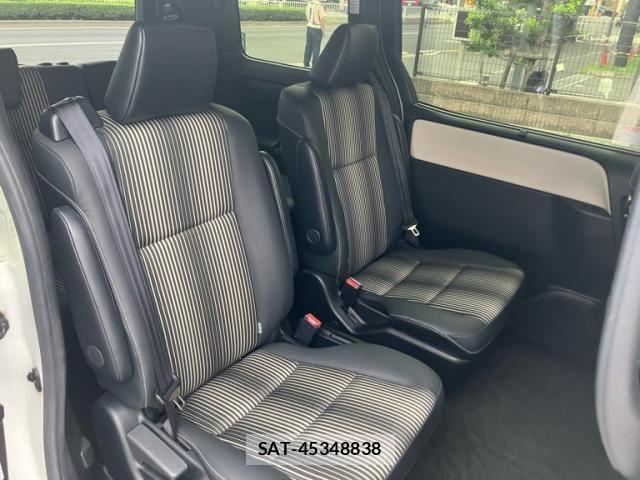 Toyota NOAH 2021-01 8660689-14