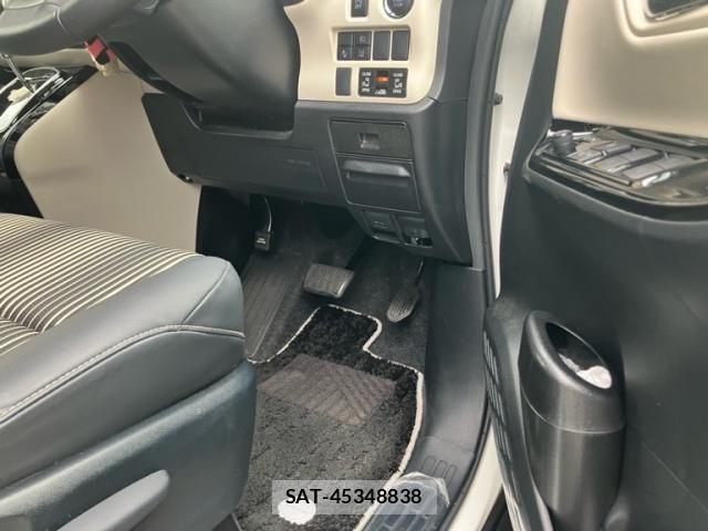 Toyota NOAH 2021-01 8660689-19
