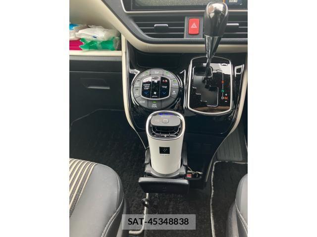 Toyota NOAH 2021-01 8660689-25