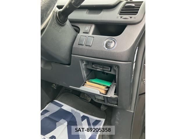 Toyota NOAH 2012-04 8660700-17