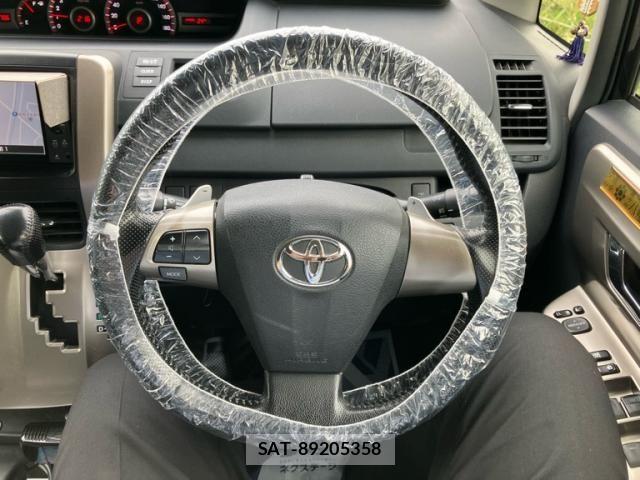 Toyota NOAH 2012-04 8660700-18