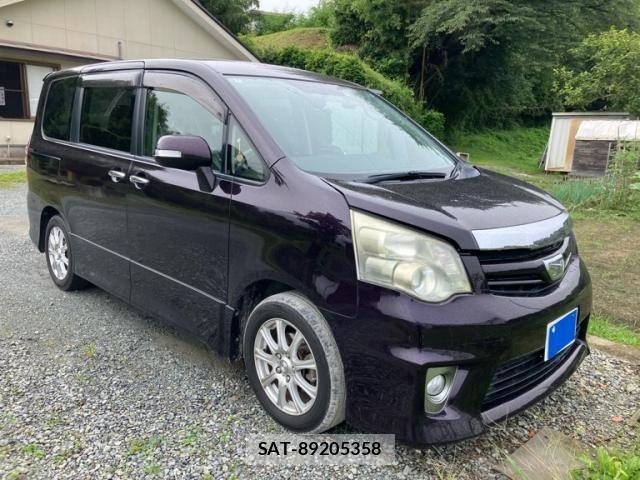 Toyota NOAH 2012-04 8660700-1