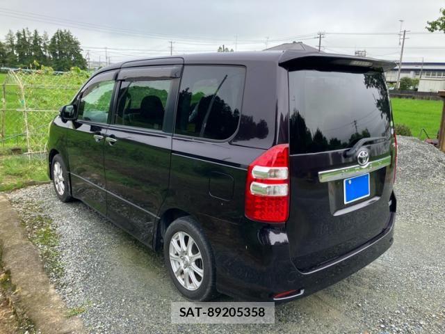 Toyota NOAH 2012-04 8660700-2