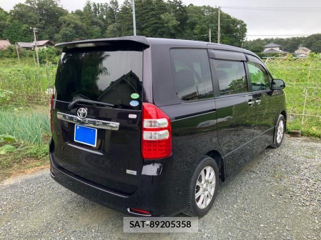 Toyota NOAH 2012-04 8660700-4