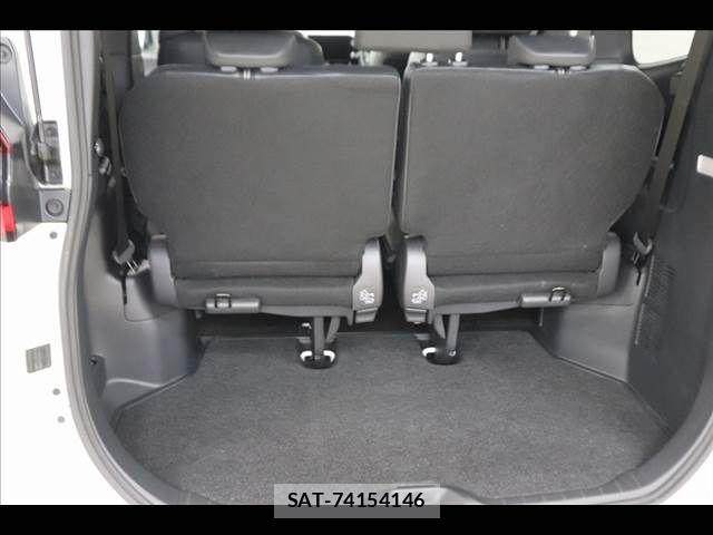 Toyota NOAH 2022-09 8660686-13