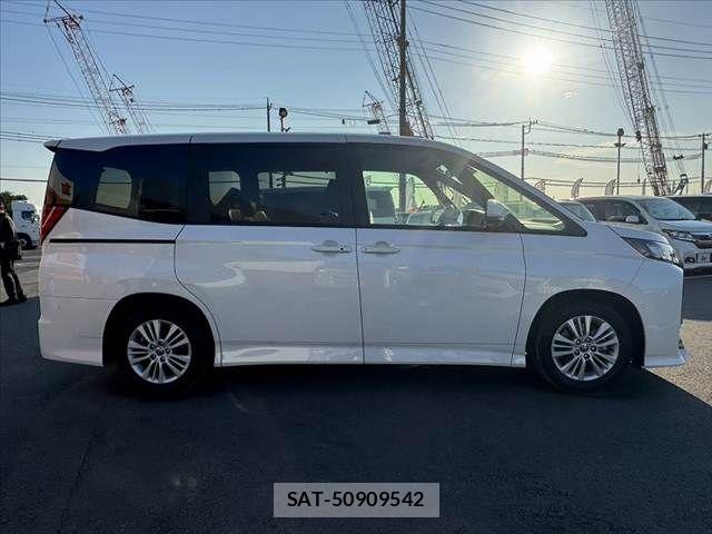 Toyota NOAH 2022-04 8660691-11