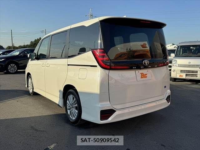Toyota NOAH 2022-04 8660691-12