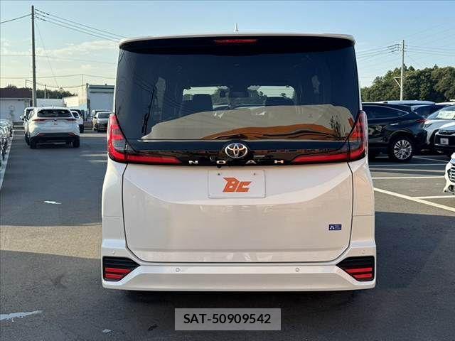 Toyota NOAH 2022-04 8660691-13