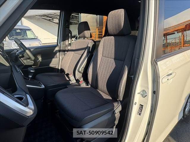 Toyota NOAH 2022-04 8660691-16