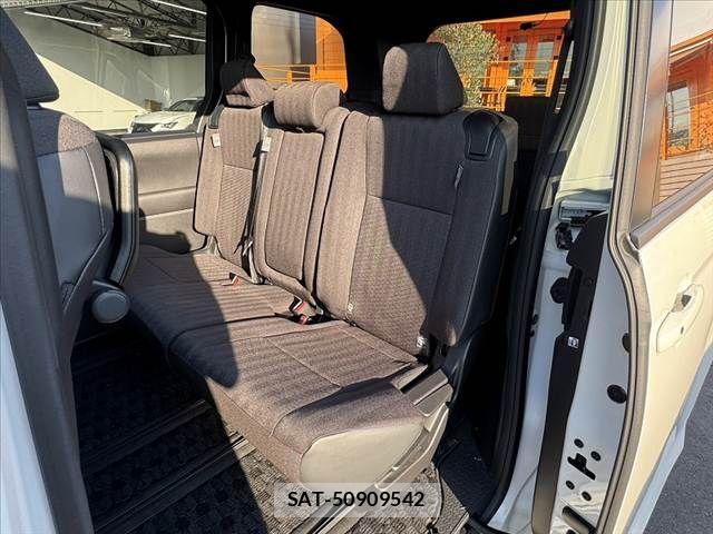 Toyota NOAH 2022-04 8660691-17