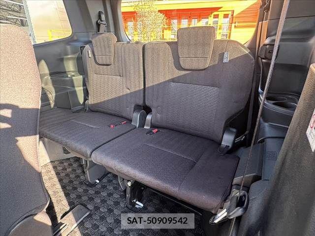 Toyota NOAH 2022-04 8660691-18