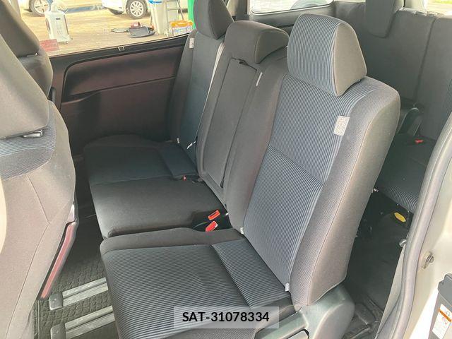 Toyota NOAH 2021-07 8660693-27
