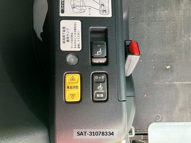 Toyota NOAH 2021-07 8660693-4