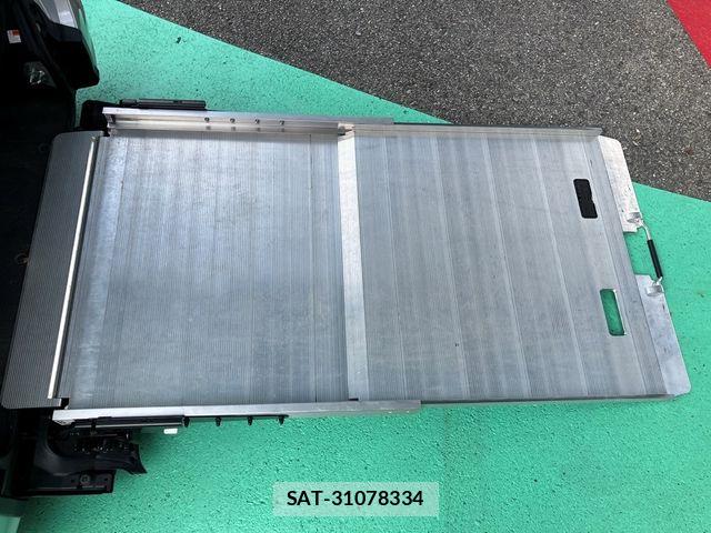 Toyota NOAH 2021-07 8660693-5