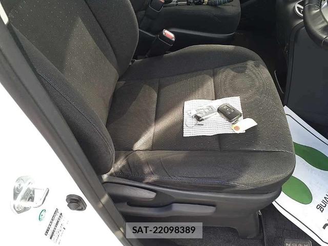 Toyota NOAH 2015-09 8673691-10