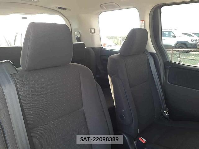 Toyota NOAH 2015-09 8673691-11