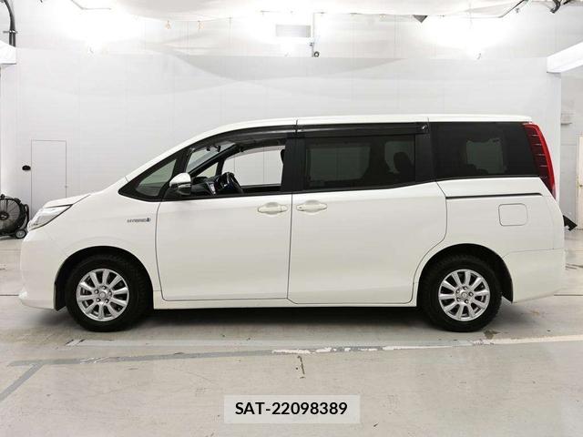 Toyota NOAH 2015-09 8673691-1