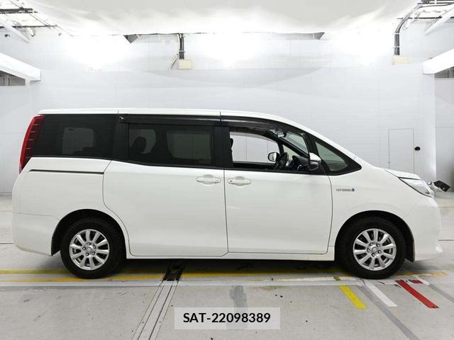 Toyota NOAH 2015-09 8673691-5