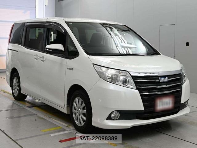 Toyota NOAH 2015-09 8673691-6