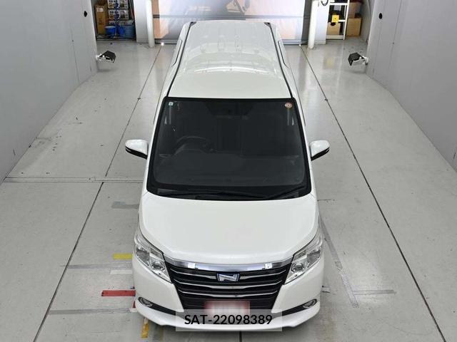 Toyota NOAH 2015-09 8673691-7