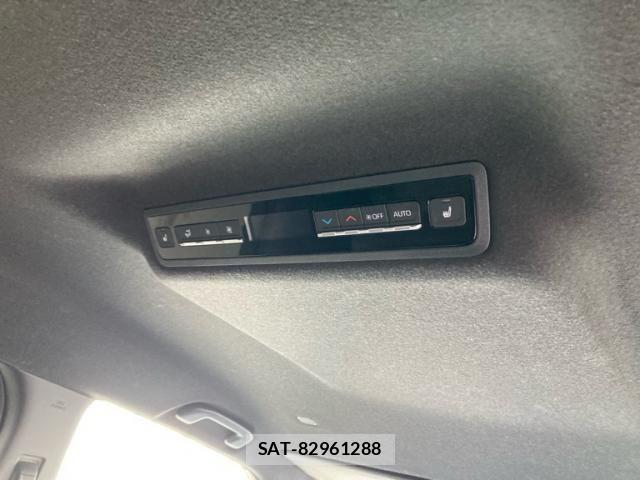 Toyota NOAH 2023-09 8686171-12