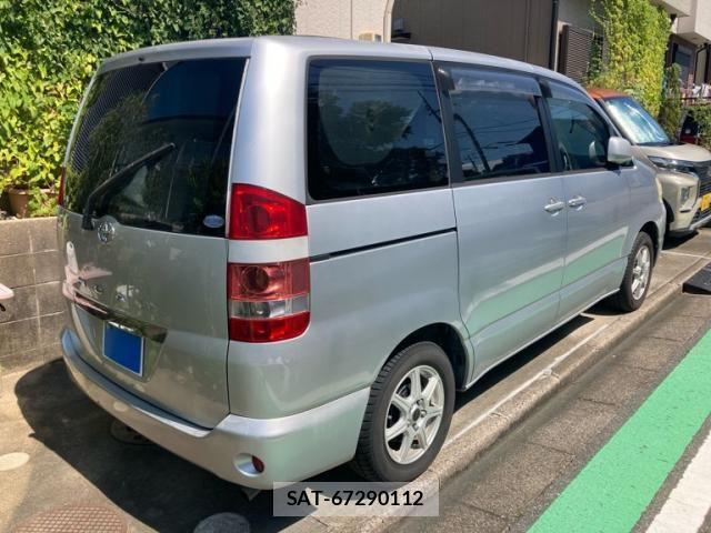 Toyota NOAH 2003-09 8686174-2