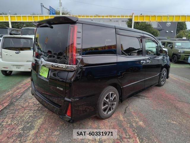 Toyota NOAH 2021-11 8686172-11