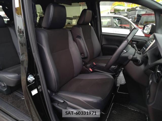 Toyota NOAH 2021-11 8686172-12