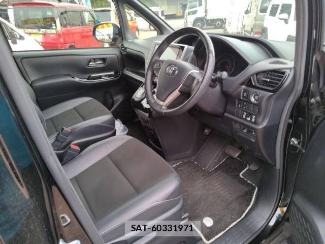Toyota NOAH 2021-11 8686172-20