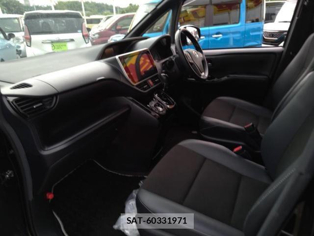 Toyota NOAH 2021-11 8686172-21