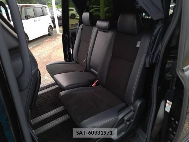 Toyota NOAH 2021-11 8686172-22