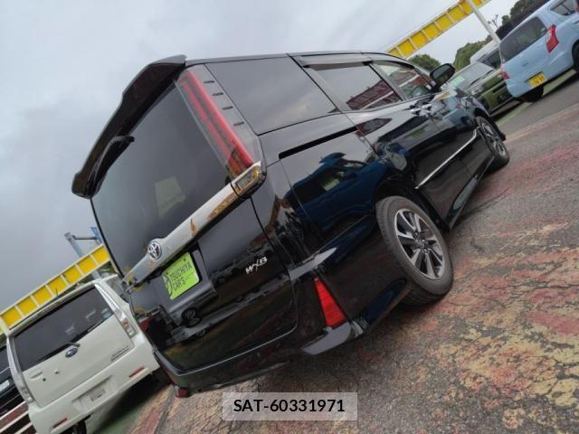 Toyota NOAH 2021-11 8686172-25